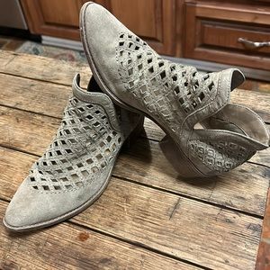 Mossimo Taupe Laser Cut Split Side Booties sz7.5